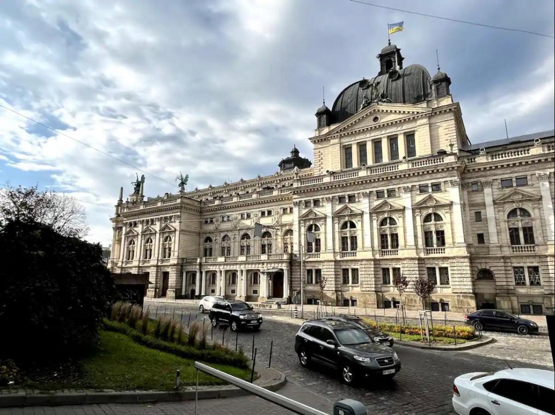 Sweet Home Near Opera House Lviv Exterior photo